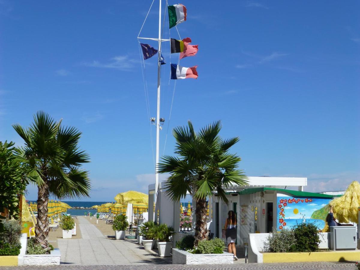 Hotel Napoleon Gabicce Mare Exterior foto